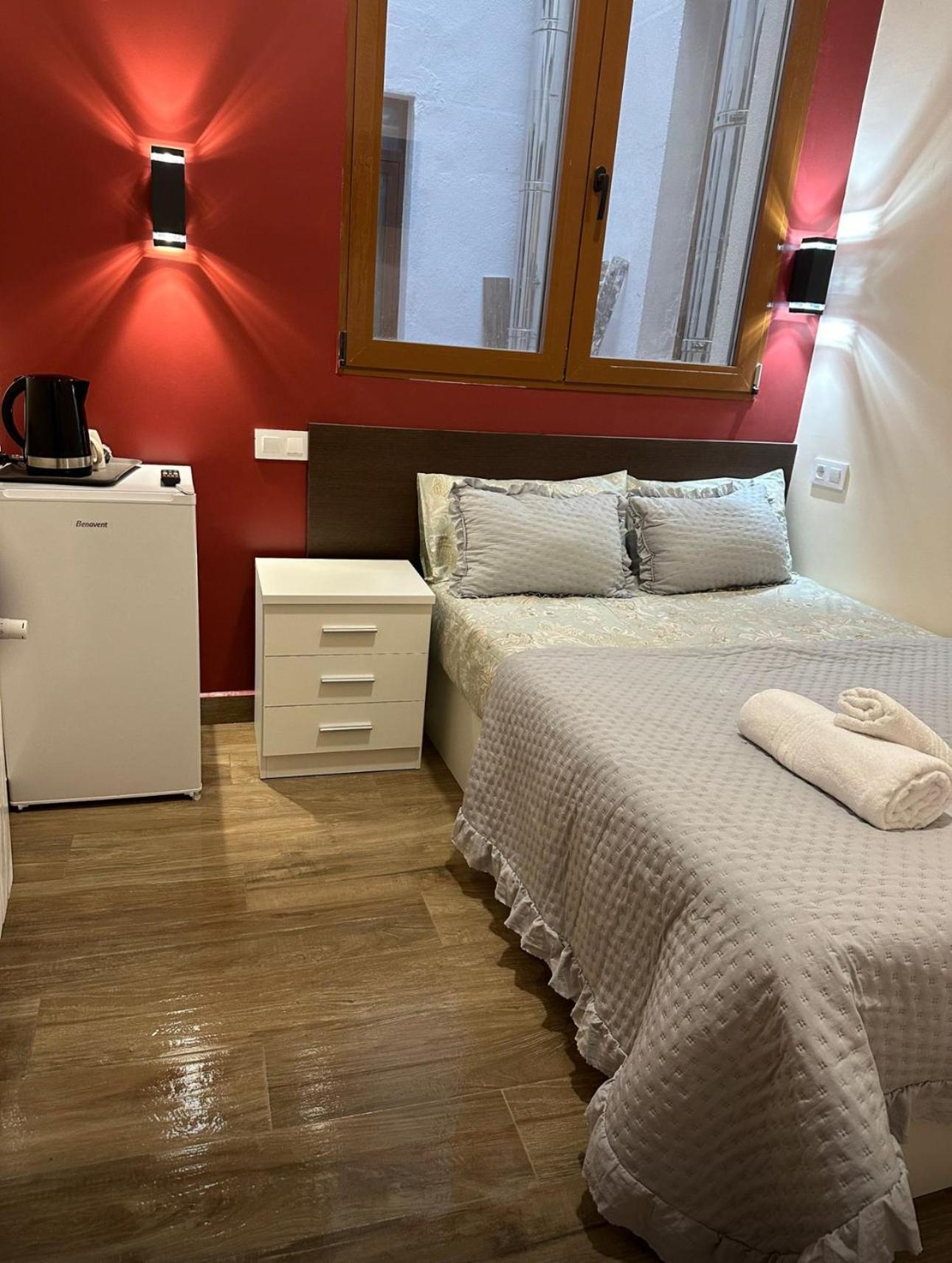 Hostal “ Infantas” Madrid Exterior photo